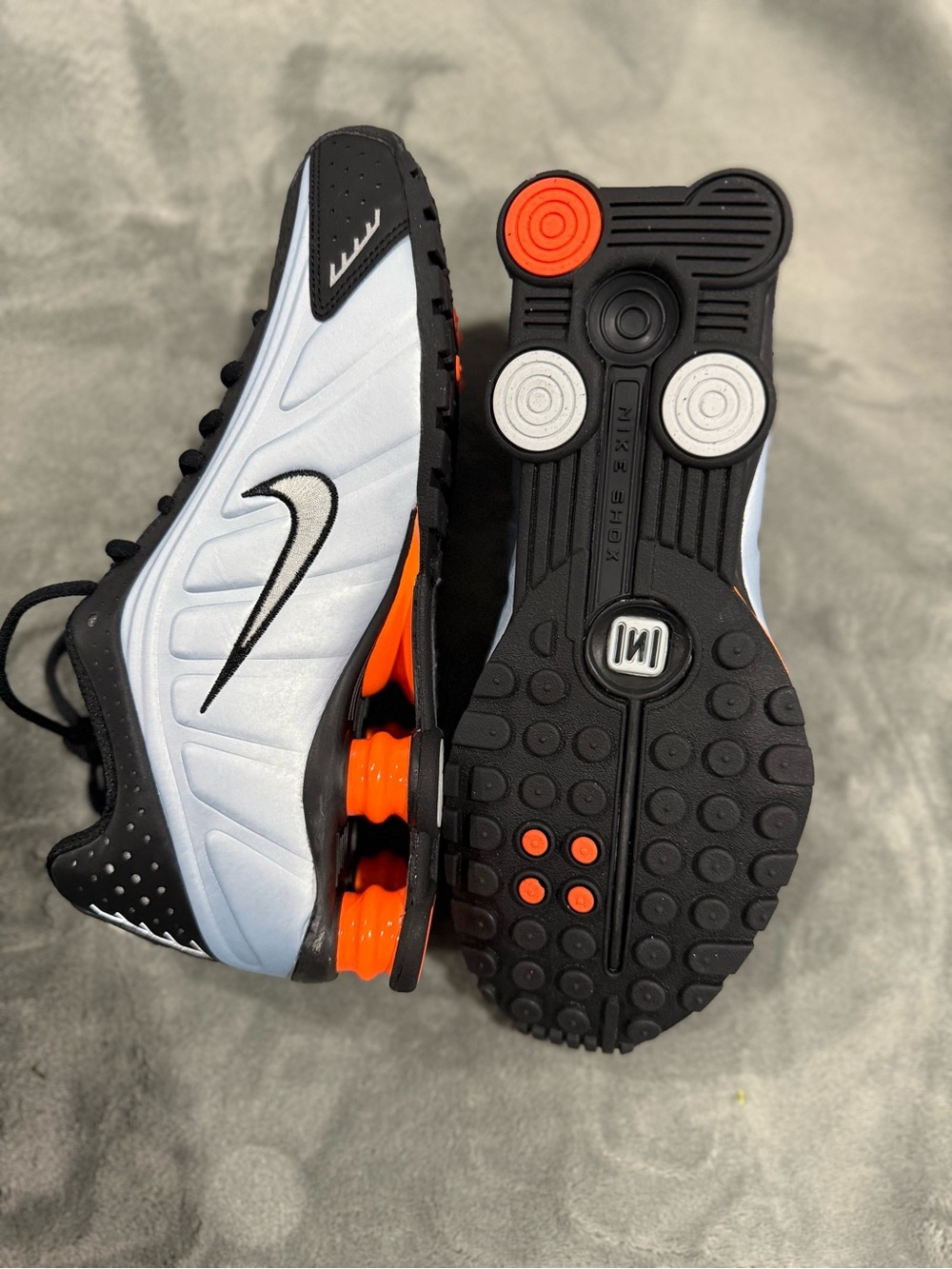 Nike Shox R4 - Picture 3 of 5